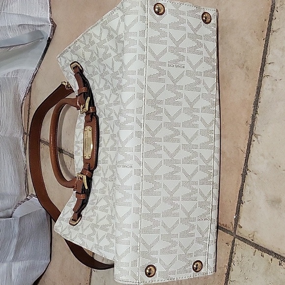 Authentic Michael Kors Satchel - Picture 7 of 9